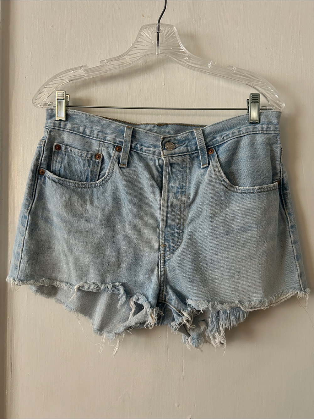 Levi’s Light Wash Denim Cutoff Shorts - Casual Summer Women’s Shorts
